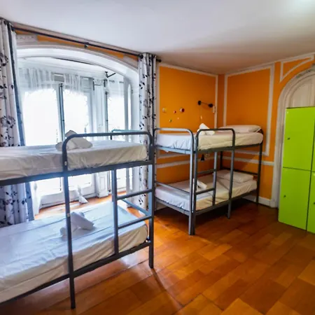 Diagonal House Hostel *