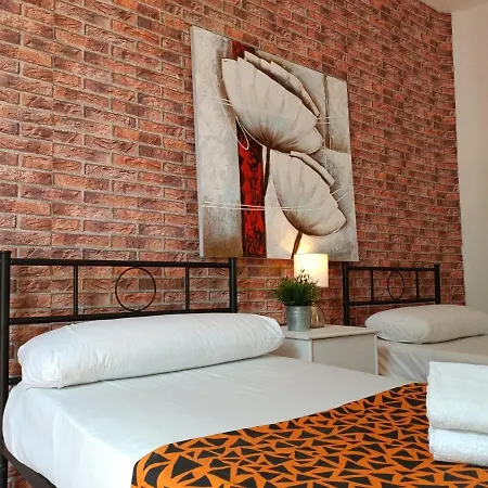 Hostal Diagonal House *