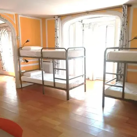 Diagonal House Hostal *
