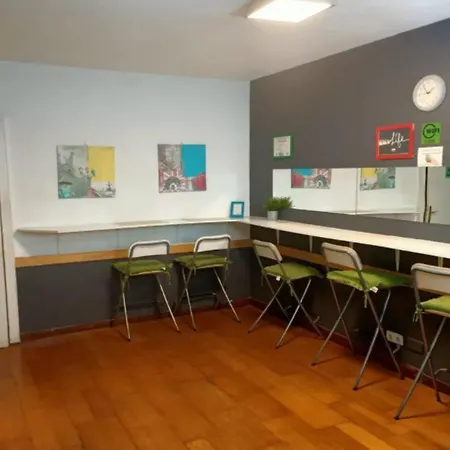 Hostal Diagonal House