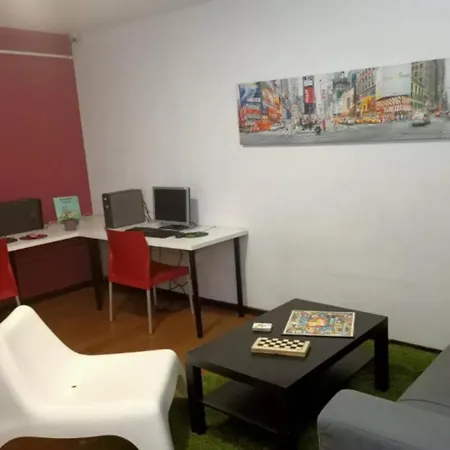 Hostal Diagonal House *