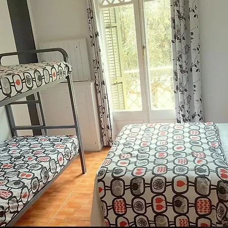 Diagonal House Hostal *