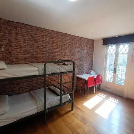 Diagonal House Hostal *