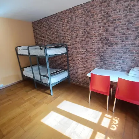 Hostal Diagonal House *