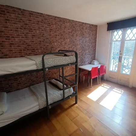 Diagonal House Hostal *