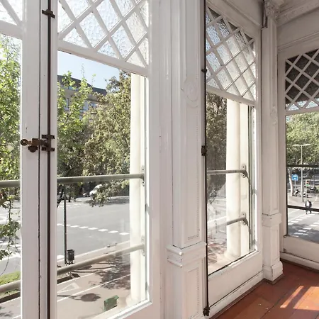 Diagonal House Hostal *