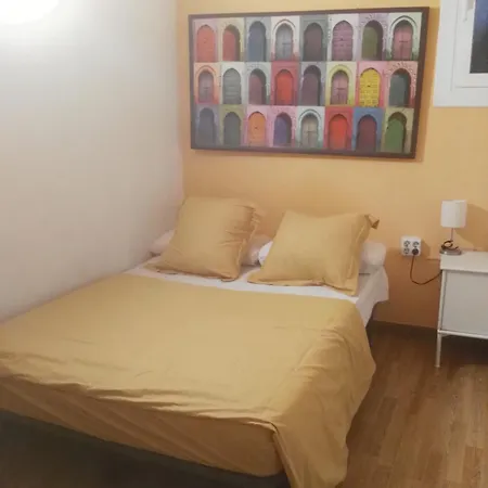 Diagonal House Hostal *