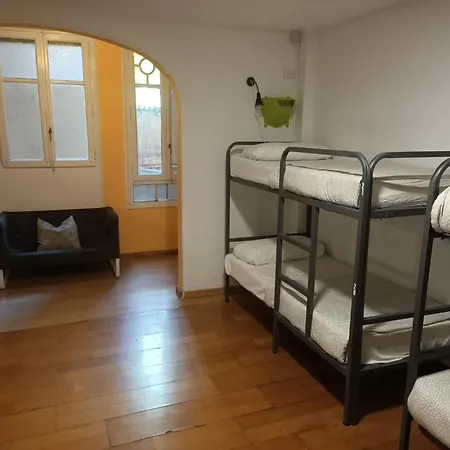 Diagonal House Hostal *