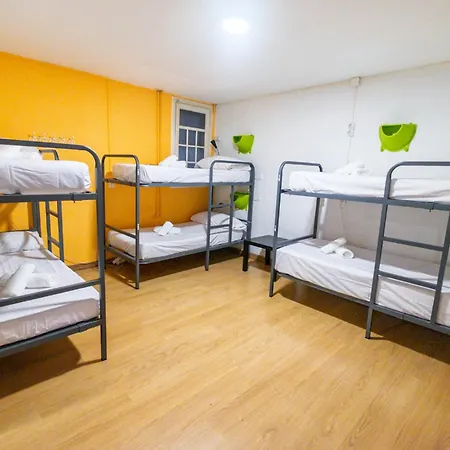 Hostal Diagonal House *