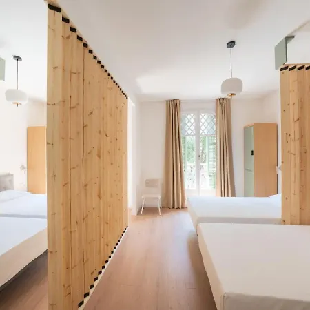 Casa Nido Diagonal بيت شباب برشلونة