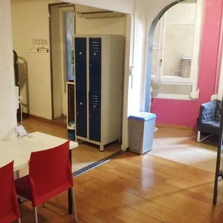 Diagonal House Hostal