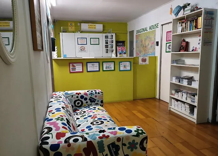 Diagonal House Hostel *