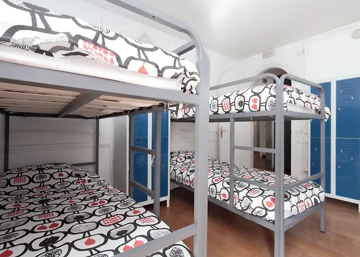 Diagonal House Hostel *