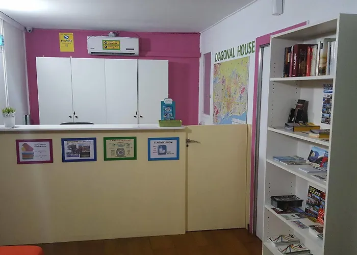 Diagonal House Hostel *