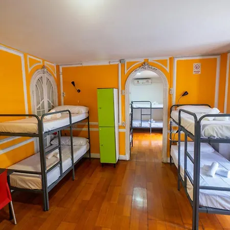 Diagonal House Hostel *